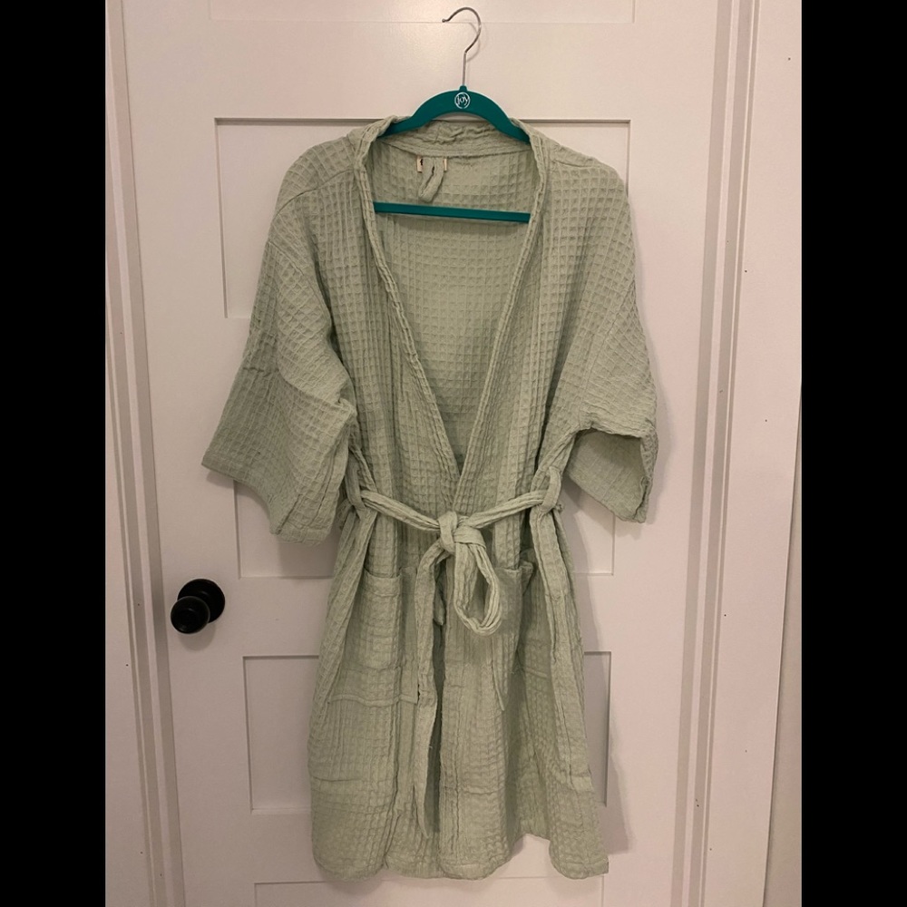Women’s brand new 100% cotton waffle robe!